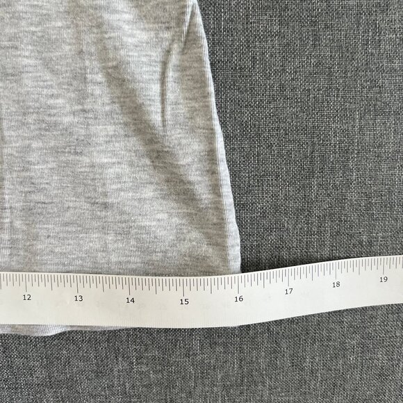 (2for$10) Grey Fitted Tee with Tulip Flower - Picture 11 of 12